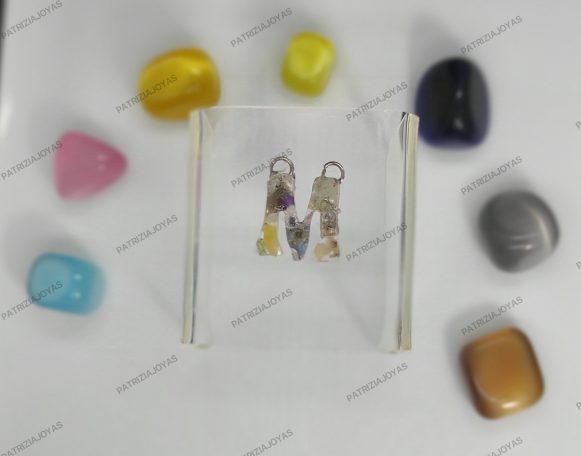 Letras echas con mineral natural Letras echas con mineral natural