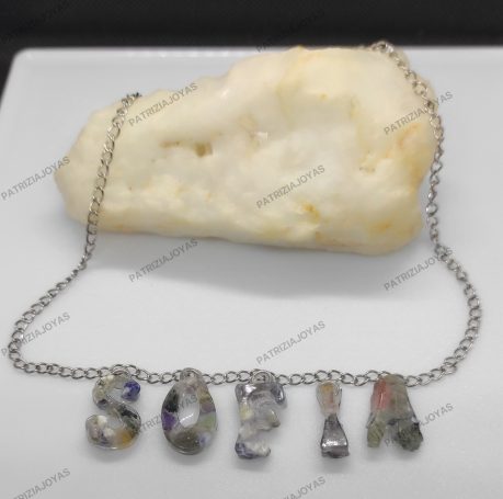 Letras echas con mineral natural Letras echas con mineral natural