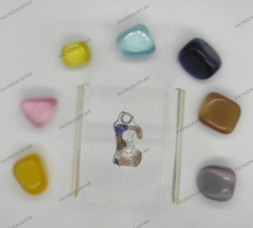 Letras echas con mineral natural Letras echas con mineral natural