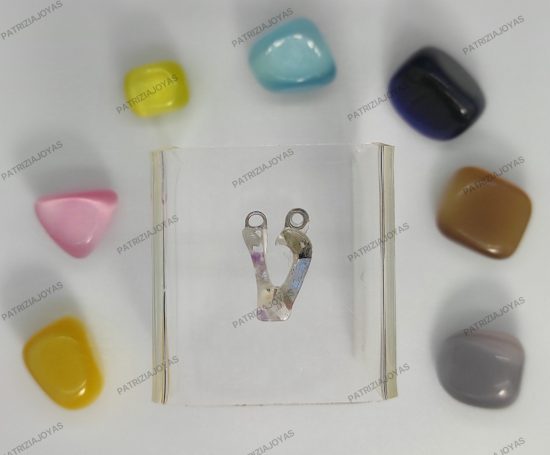 Letras echas con mineral natural Letras echas con mineral natural